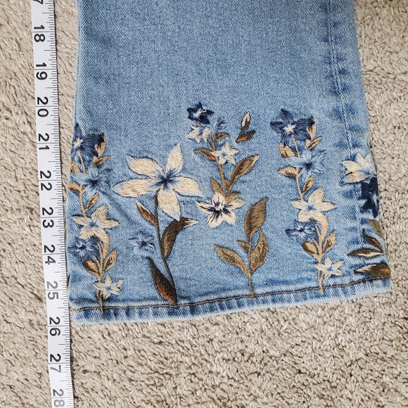 Driftwood Anthropologie Roxy Floral Embroidered Mid Rise Flare Jeans Sz 31 - Picture 2 of 9